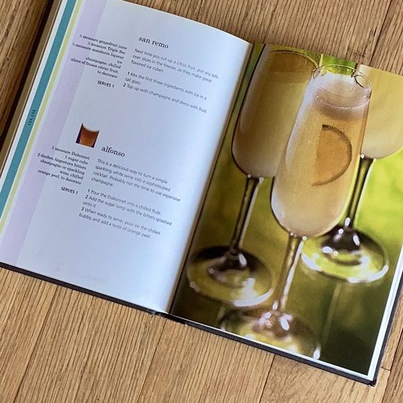 Superb collection of cocktails, color illustrations and instructions. - Picture 5 of 5